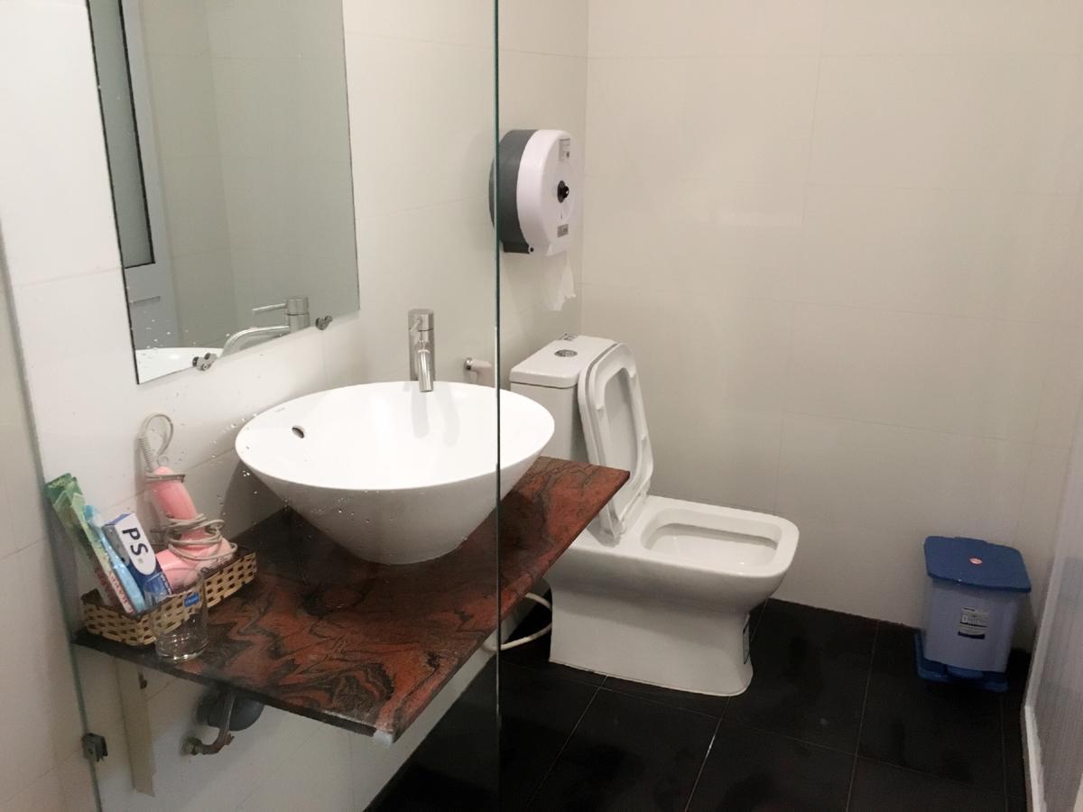 Istay Inn Hotel Хошимин Екстериор снимка